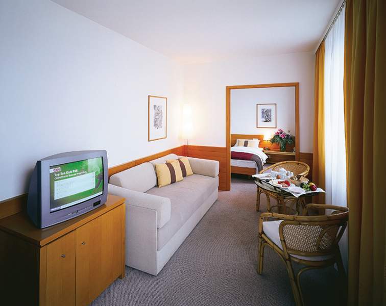 K+K Hotel am Harras München Rum bild